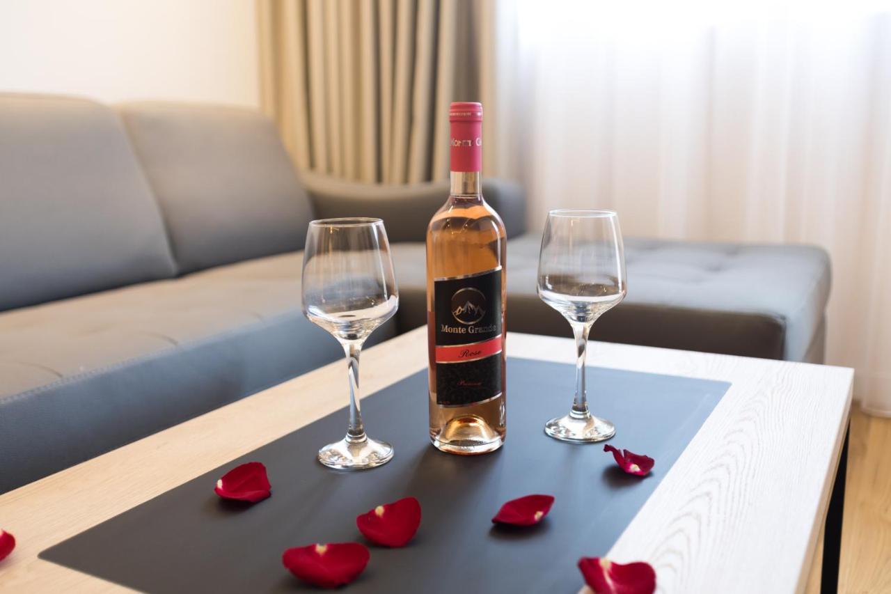 Apart Compliment Podgorica Bagian luar foto